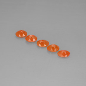 カラットの天然レッドオレンジカーネリアン（7.1×5.2 mm・透明）