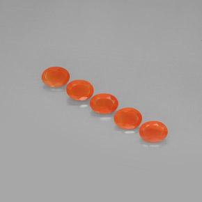 カラットの天然レッドオレンジカーネリアン（6.9×5 mm・透明）