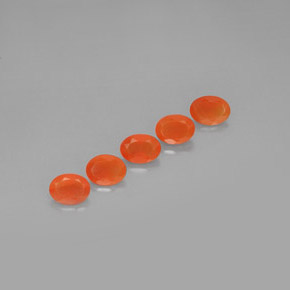 カラットの天然レッドオレンジカーネリアン（6.9×5 mm・透明）