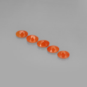 カラットの天然レッドオレンジカーネリアン（6.9×5 mm・透明）