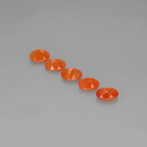 カラットの天然レッドオレンジカーネリアン（6.9×5.2 mm・透明）