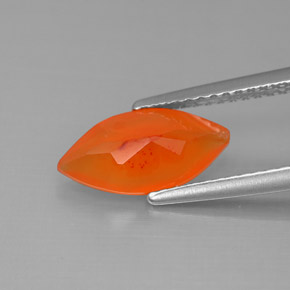 1.40カラットの天然レッドオレンジカーネリアン（11.8×6 mm・透明）