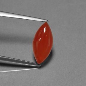 3.11カラットの天然レッドオレンジカーネリアン（15.1×7.2 mm・透明）