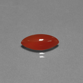 3.11カラットの天然レッドオレンジカーネリアン（15.1×7.2 mm・透明）