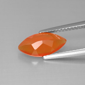 1.43カラットの天然レッドオレンジカーネリアン（12×5.9 mm・透明）