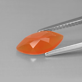 1.35カラットの天然レッドオレンジカーネリアン（12×5.9 mm・透明）