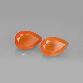 カラットの天然オレンジカーネリアン（8.8×6.1 mm・透明）