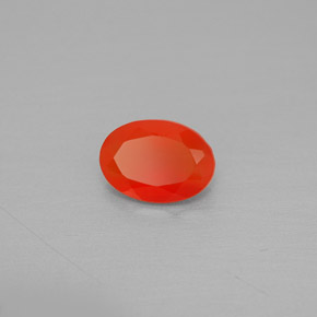 0.66カラットの天然レッドオレンジカーネリアン（7×5 mm・透明）