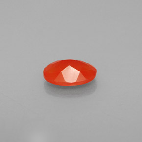 0.66カラットの天然レッドオレンジカーネリアン（7×5 mm・透明）