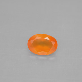 0.70カラットの天然オレンジカーネリアン（7.1×5 mm・透明）