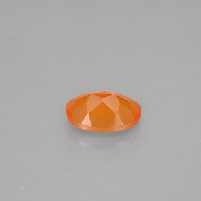 0.70カラットの天然オレンジカーネリアン（7.1×5 mm・透明）