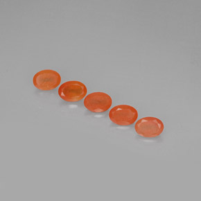 カラットの天然レッドオレンジカーネリアン（7×5 mm・透明）