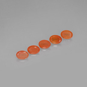 カラットの天然レッドオレンジカーネリアン（7×5 mm・透明）
