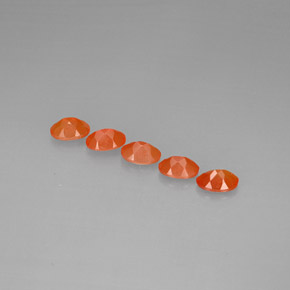 カラットの天然レッドオレンジカーネリアン（7×5 mm・透明）