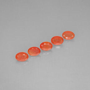 カラットの天然レッドオレンジカーネリアン（7.1×5.1 mm・透明）