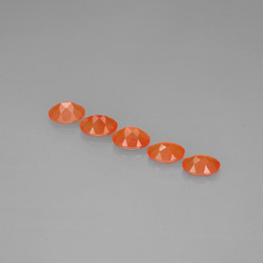 カラットの天然レッドオレンジカーネリアン（7.1×5.1 mm・透明）