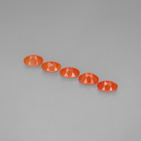 カラットの天然レッドオレンジカーネリアン（7×5 mm・透明）
