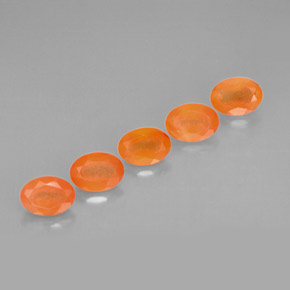 カラットの天然オレンジカーネリアン（7.1×5.2 mm・透明）