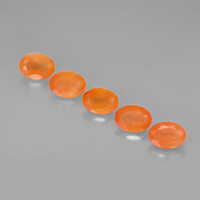 カラットの天然オレンジカーネリアン（7.1×5.2 mm・透明）