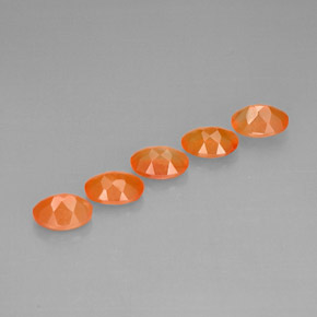 カラットの天然オレンジカーネリアン（7.1×5.2 mm・透明）