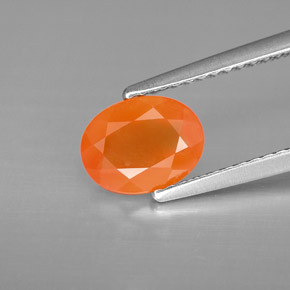 0.91カラットの天然オレンジカーネリアン（7.9×6 mm・透明）