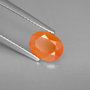 0.91カラットの天然オレンジカーネリアン（7.9×6 mm・透明）