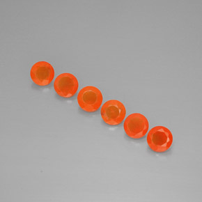 カラットの天然オレンジカーネリアン（5.05 mm・透明）