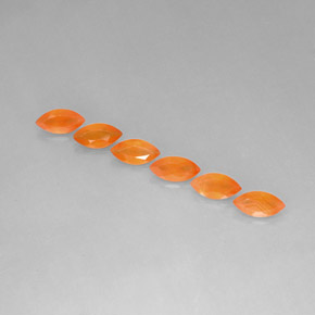 カラットの天然オレンジカーネリアン（8×4 mm・透明）