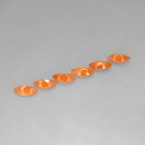 カラットの天然オレンジカーネリアン（8×4 mm・透明）