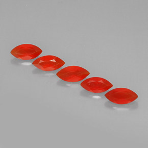 カラットの天然レッドオレンジカーネリアン（8×4 mm・透明）