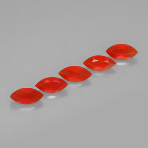 カラットの天然レッドオレンジカーネリアン（8×4 mm・透明）
