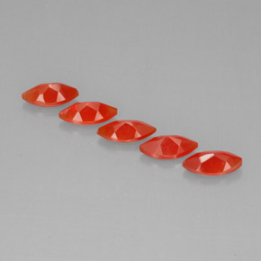 カラットの天然レッドオレンジカーネリアン（8×4 mm・透明）