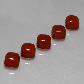 カラットの天然赤みがかった茶カーネリアン（6.1×6 mm・クッションカット）
