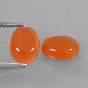 カラットの天然オレンジカーネリアン（9×7 mm・透明）
