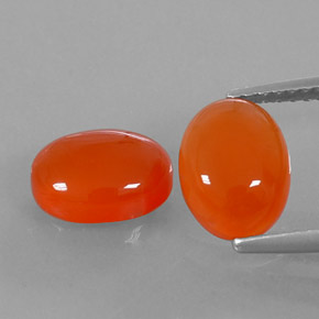 カラットの天然オレンジカーネリアン（9×7 mm・透明）