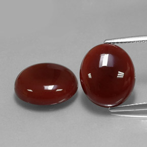 カラットの天然茶色がかった赤カーネリアン（14.1×12 mm・オーバルカット）
