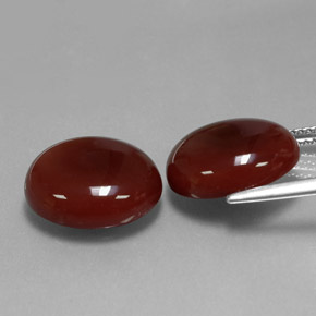 カラットの天然茶色がかった赤カーネリアン（14.1×12 mm・オーバルカット）