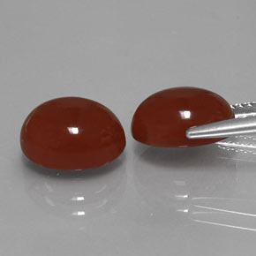 カラットの天然茶色がかった赤カーネリアン（10×8 mm・オーバルカット）