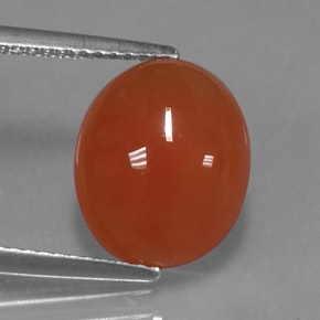 3.92カラットの天然レッドオレンジカーネリアン（12.2×10 mm・オーバルカット）