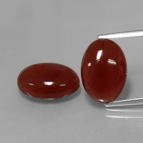 カラットの天然茶色がかった赤カーネリアン（13.8×10 mm・オーバルカット）