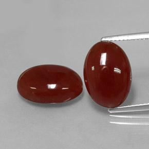 カラットの天然茶色がかった赤カーネリアン（13.9×9.8 mm・オーバルカット）