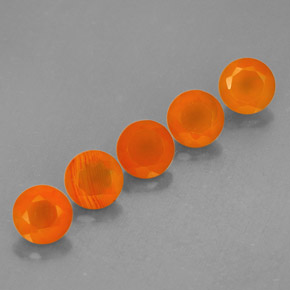 カラットの天然オレンジカーネリアン（5.03 mm・透明）