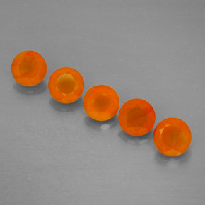 カラットの天然オレンジカーネリアン（5.06 mm・透明）