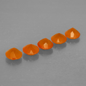 カラットの天然オレンジカーネリアン（5.06 mm・透明）