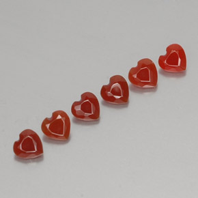 カラットの天然オレンジカーネリアン（4.2×4.1 mm・ハート型）