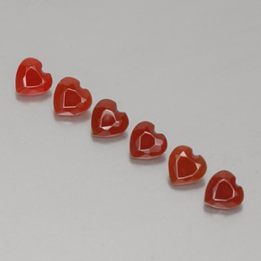 カラットの天然オレンジカーネリアン（4.2×4.1 mm・ハート型）