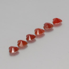 カラットの天然オレンジカーネリアン（4.2×4.1 mm・ハート型）