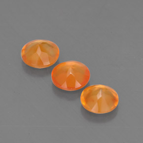 カラットの天然オレンジカーネリアン（5.01 mm・透明）