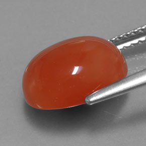 4.16カラットの天然レッドオレンジカーネリアン（11.1×9.2 mm・透明）