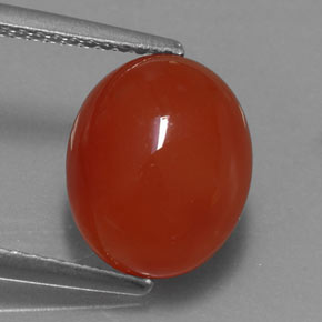 3.67カラットの天然レッドオレンジカーネリアン（11.1×9.1 mm・透明）